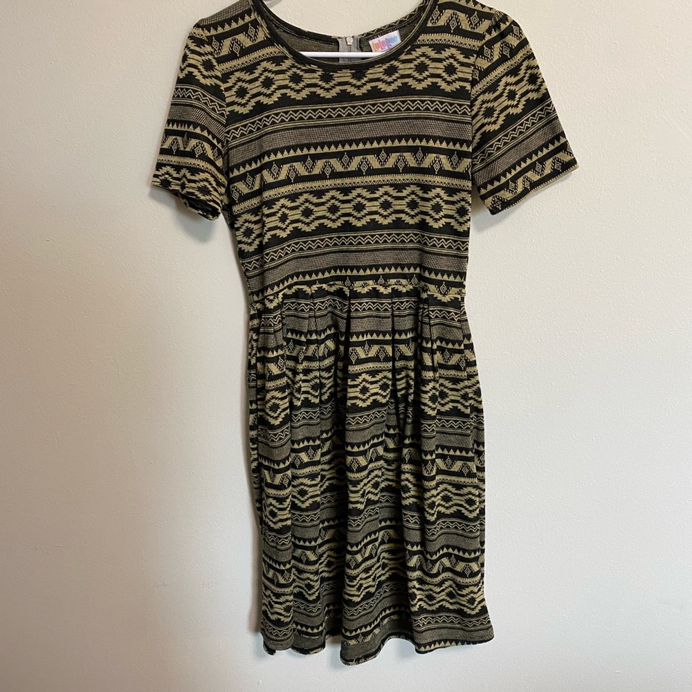 LuLaRoe Amelia Geometric Patterned Short Sleeve Dress with Pockets Sz M EUC